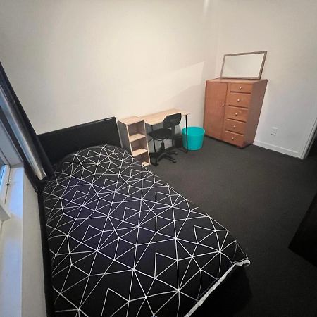 Single Room #1 Or #3 - Homestay Family Home - No Breakfast Hamilton Exteriör bild