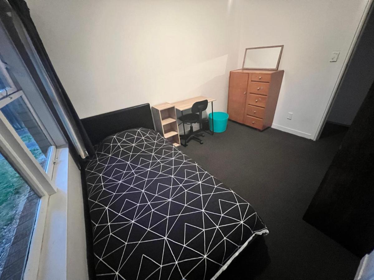 Single Room #1 Or #3 - Homestay Family Home - No Breakfast Hamilton Exteriör bild
