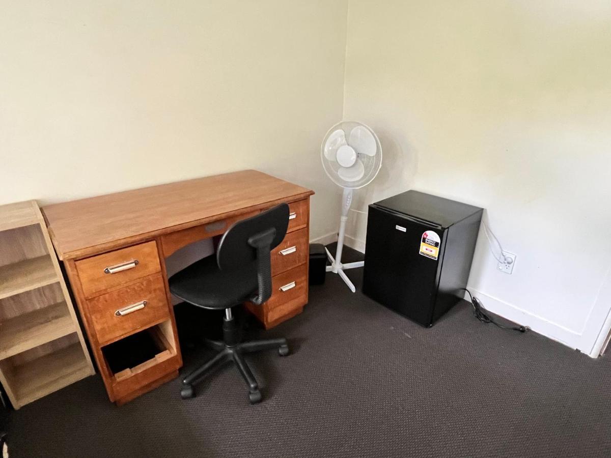 Single Room #1 Or #3 - Homestay Family Home - No Breakfast Hamilton Exteriör bild