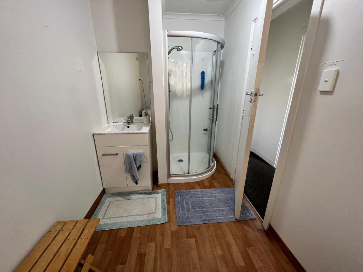 Single Room #1 Or #3 - Homestay Family Home - No Breakfast Hamilton Exteriör bild